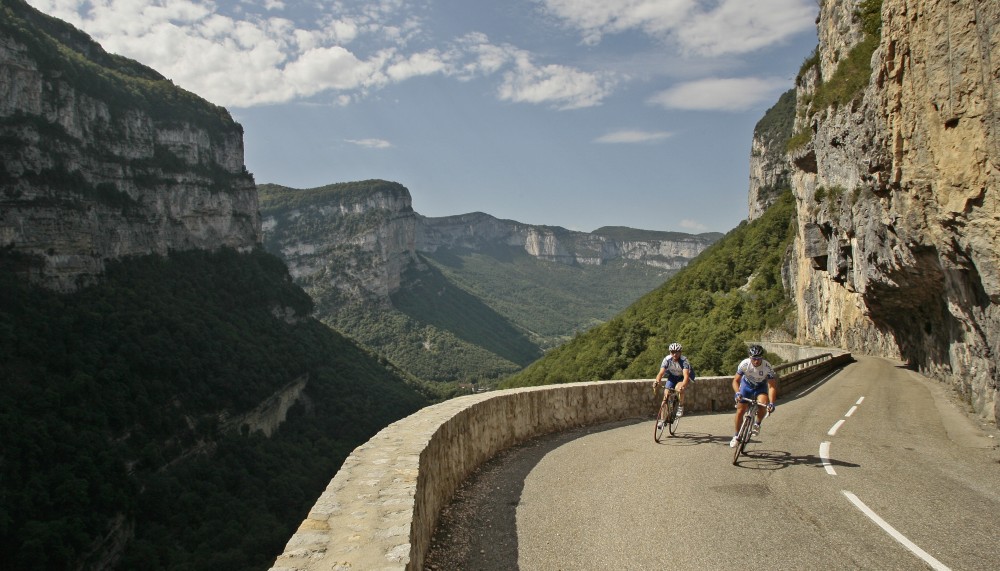 Bike touring on the roads of the stunning Vercors gorges © Urope .jpg