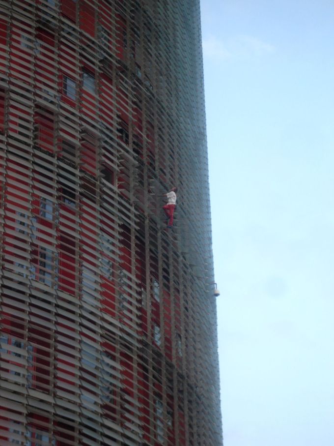 Alain Robert urban soloing / urban climbing