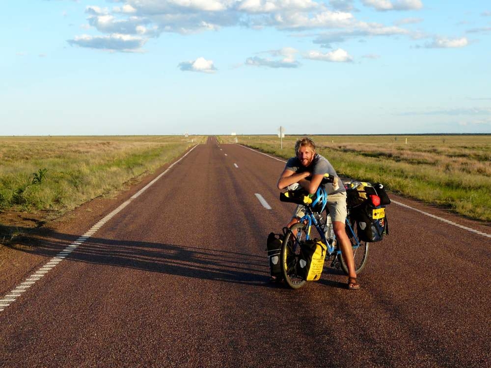 oli broom waiting for a corner in oz