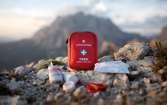 Lifesystems 1025 trek first aid kit 11