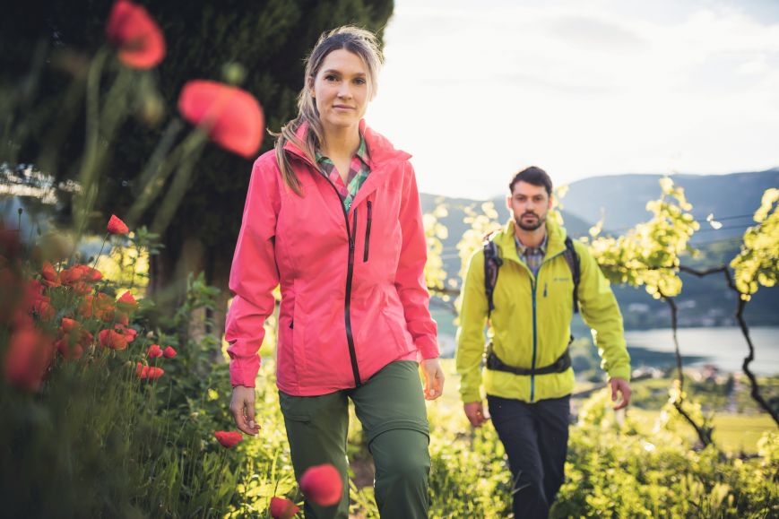 zonda jacket men and women lifestyle web