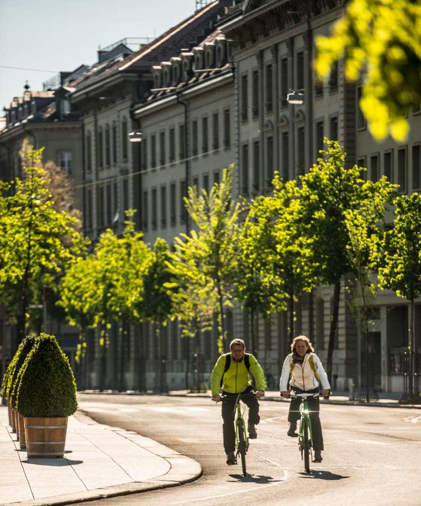 Couple_cycling_in_bern.jpg