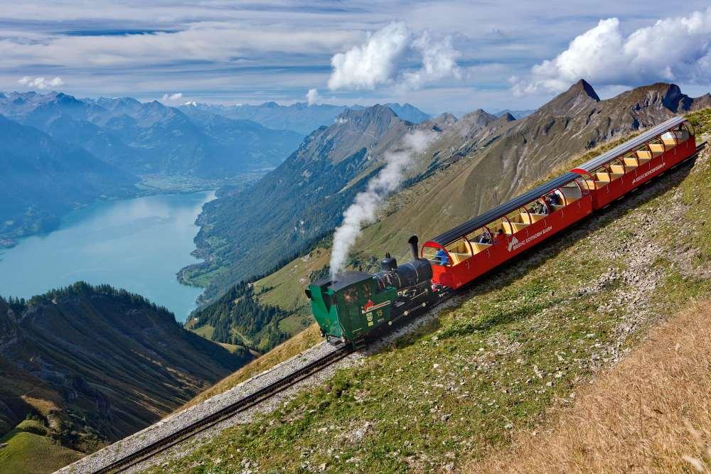 Lake_Brienz_scenery_train.jpg