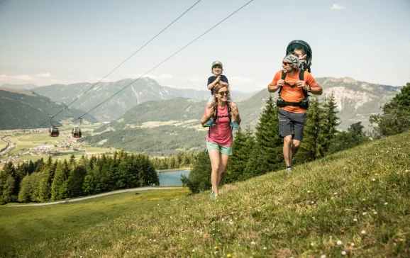 Harschbichl family hike St Johann in Tirol Austria CREDIT St Johann in Tirol Tourism Mirja Geh Photography