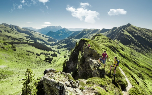 Hiking in Saalbach Austria CREDIT saalbach.com Mia Knoll  3
