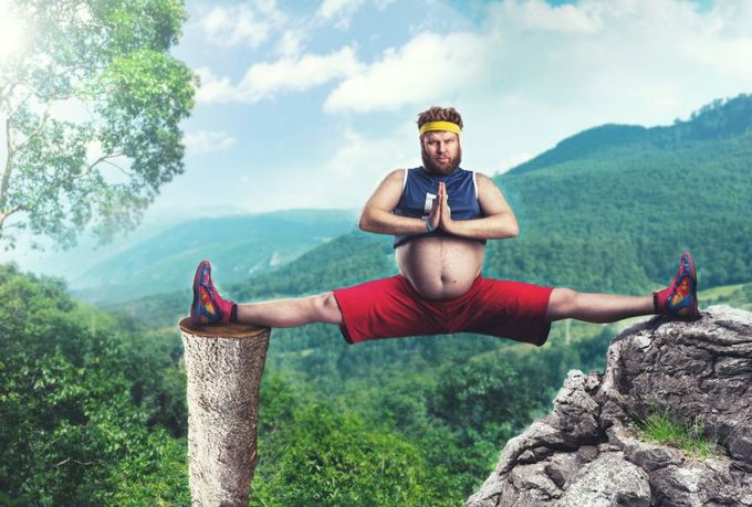 Funny guy doing the splits in the mountains