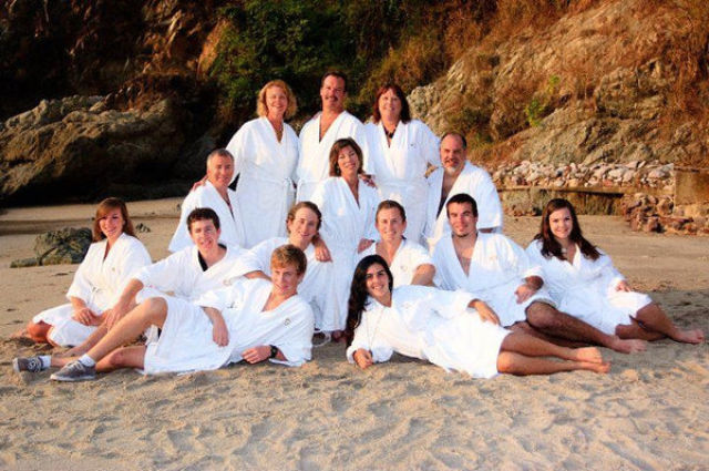 Awkward-Holiday-Photo