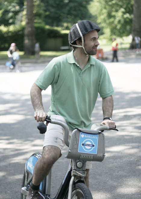 bike-helmet-paper-pulp-2