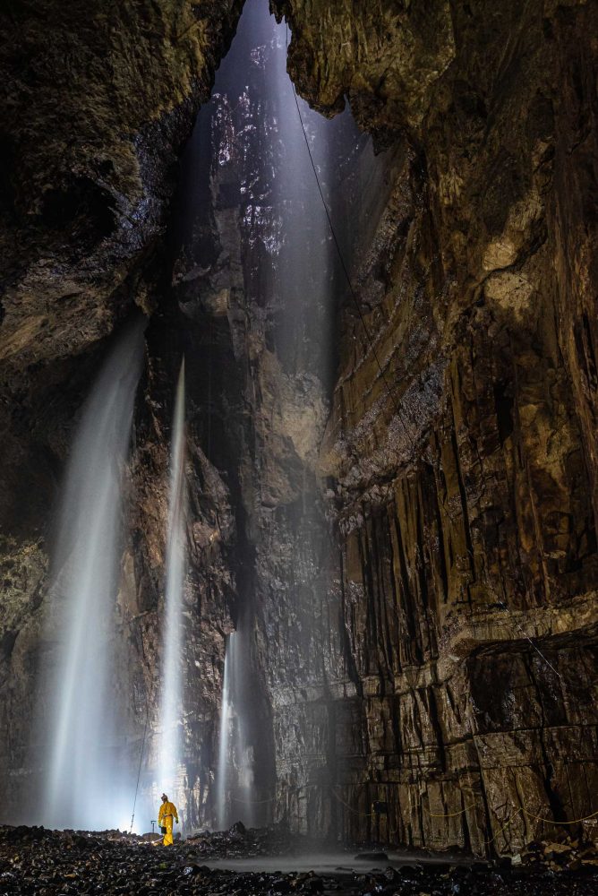 caving-in-the-uk-yorkshire-dales-gaping-gill