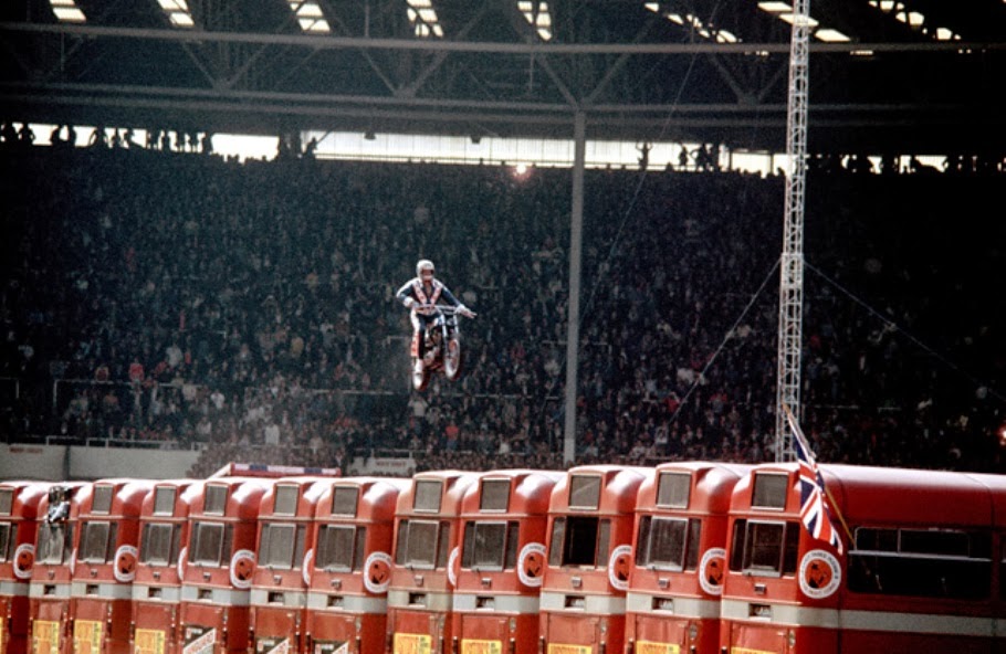 evel-knievel-wembley-stadium-stunt