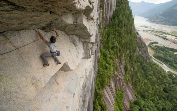 climbing in squamish