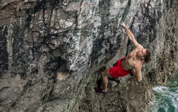 deep water soloing rock climbing in devon mpora mike brindley42