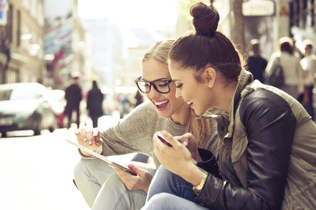Find job opportunities abroad using social media - Photo: iStock