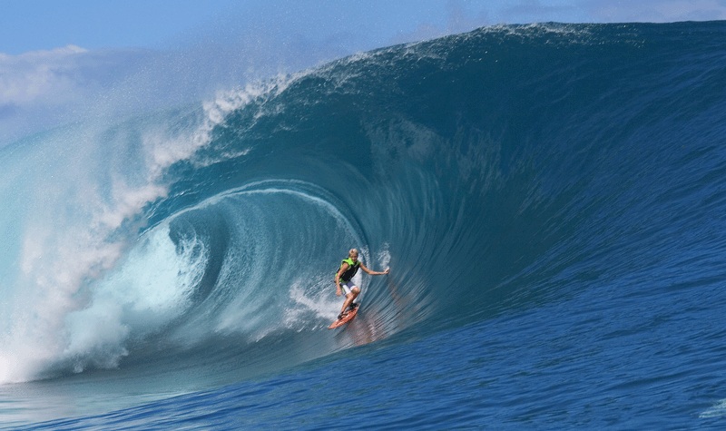 Keala-Kennelly-Tows-into-Teahupoo
