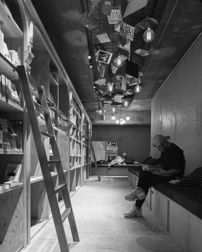 library-hotel-book-bed-tokyo-2