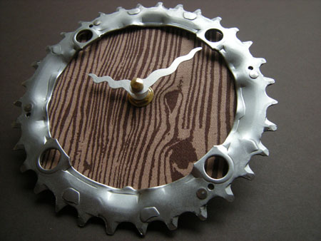recycled-bike-chain-ring-wall-clock2