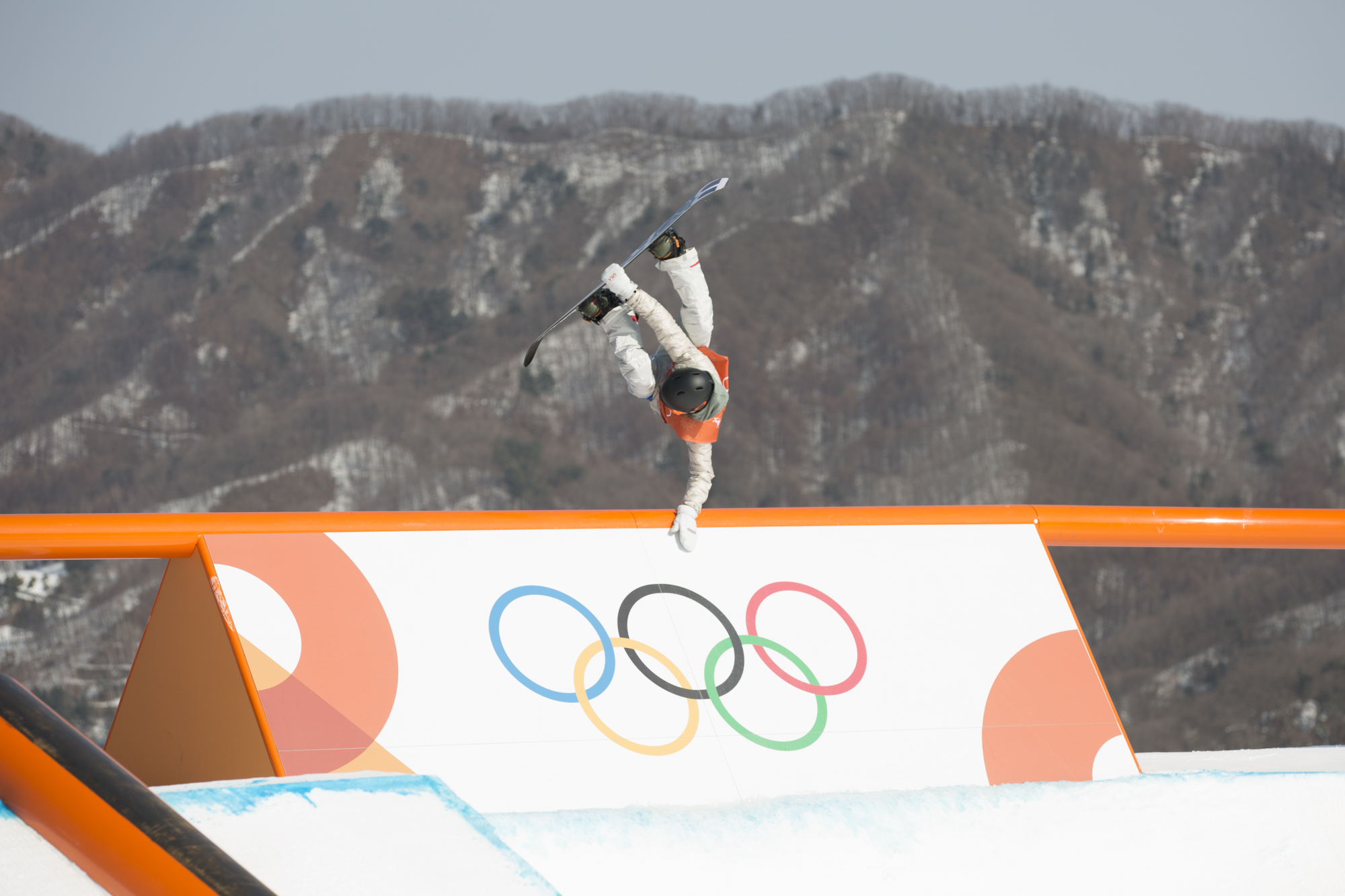 Redmond Gerard, USA, snowboard slopestyle practice © Sam Mellish