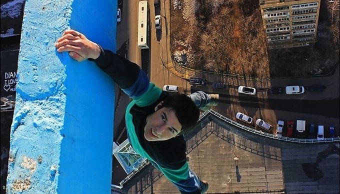 Urban-Exploration-Hanging-On-Skyscraper-Vertigo