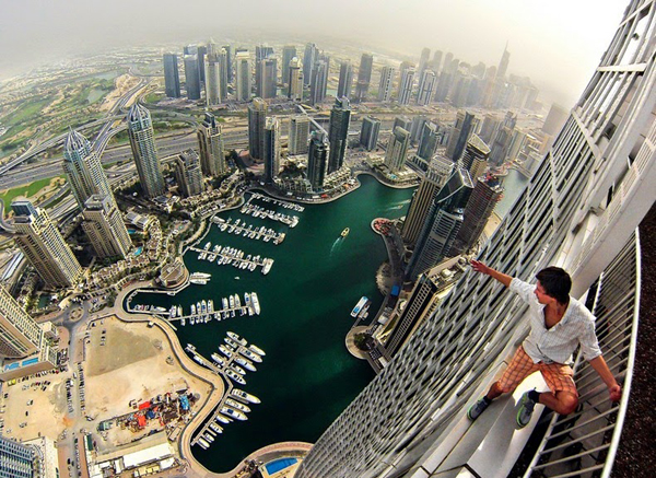 Urban-Exploration-Vertigo-Skyscraper