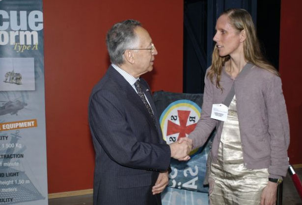 Anna Bagenholm at a medical conference. Photo: bosunsmate.org