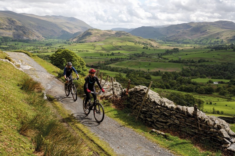 cyclists in the lake district uk web