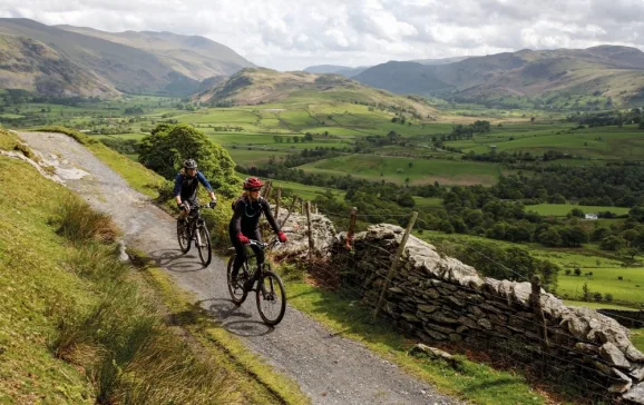 cyclists in the lake district uk web