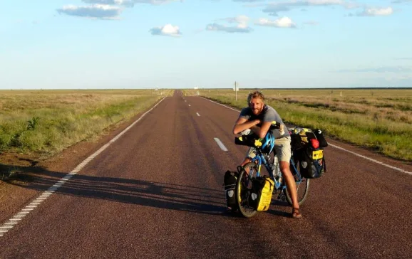 oli broom waiting for a corner in oz