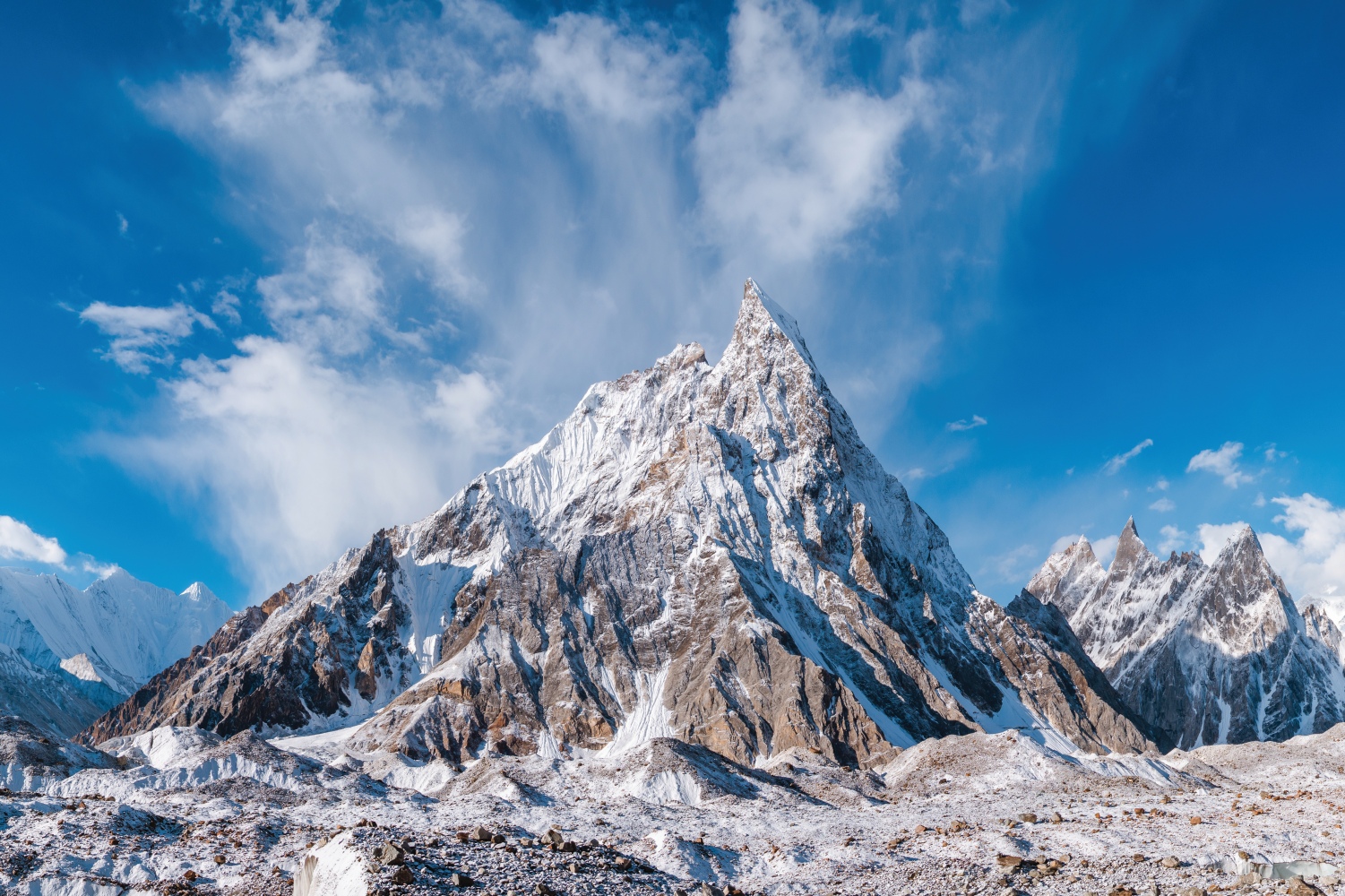 K2-mountain-range
