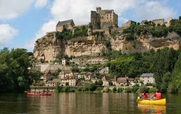 1454 kayaking on the river dordogne in france