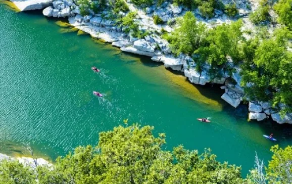 1456 kayaking ardeche gorge rhone alpes france