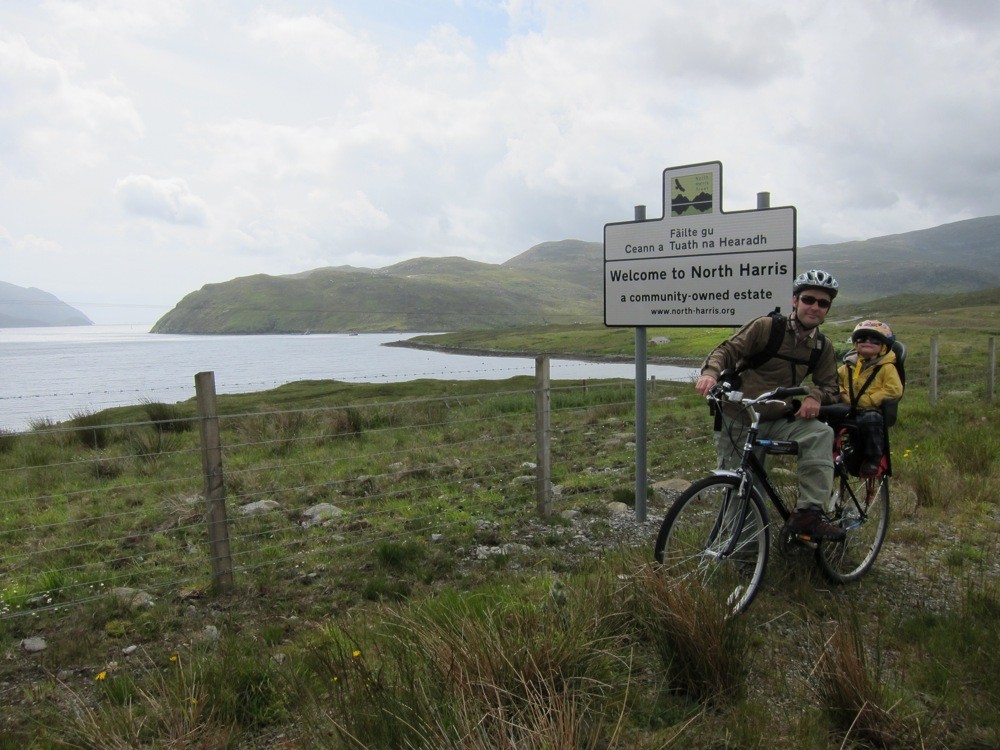 1538 pete coombs in the outer hebrides with his family