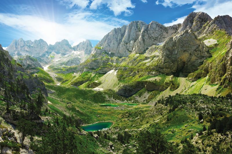 Albania_lakes_and_mountains.jpg
