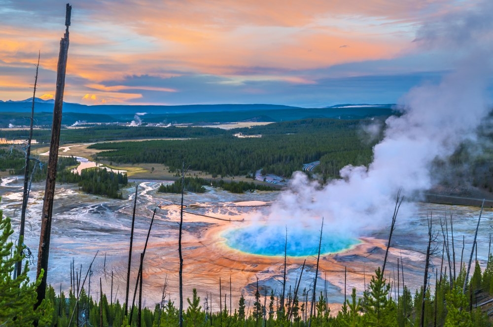 american rockies grand prismatic geyser adobestock web