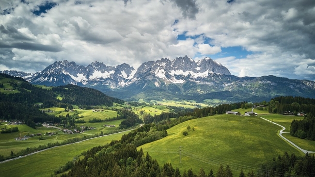 Climb high in the snow-capped Wilder Kaiser mountain range © Daniel Wildey_web.jpg