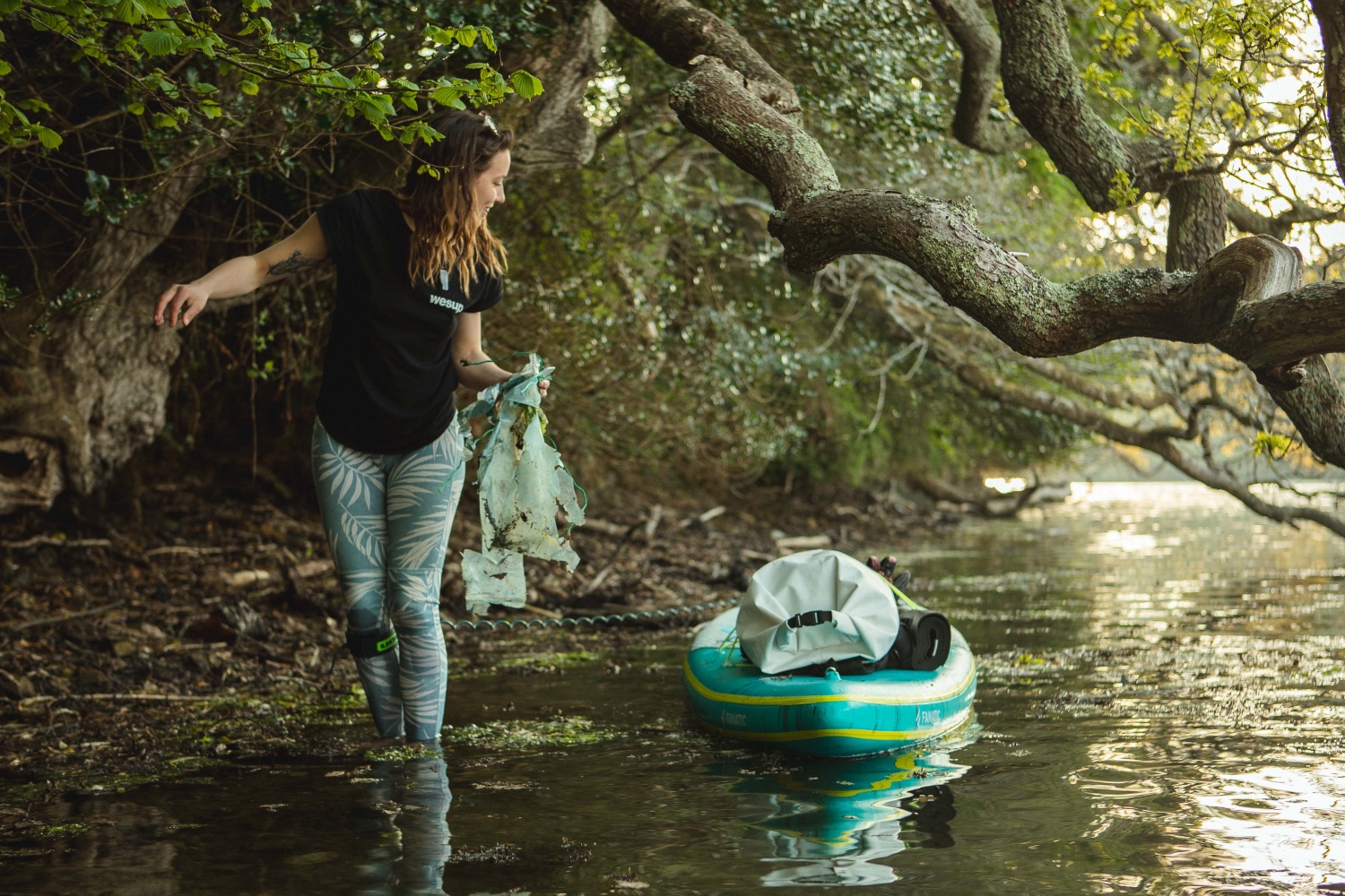 collecting-plastic-by-sup-cornwall