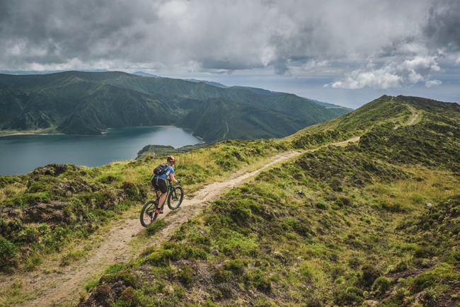 E-mountain biking in the Azores.jpg
