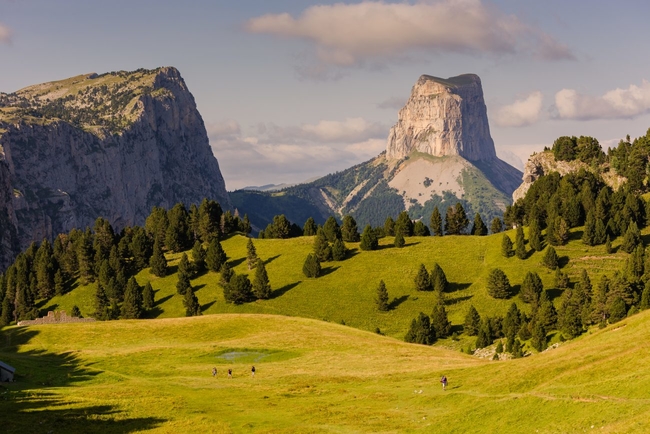 Hiking in Vercors, Mont Aiguille, Isère, France CREDIT Isère Attractivité_PJayet.JPG