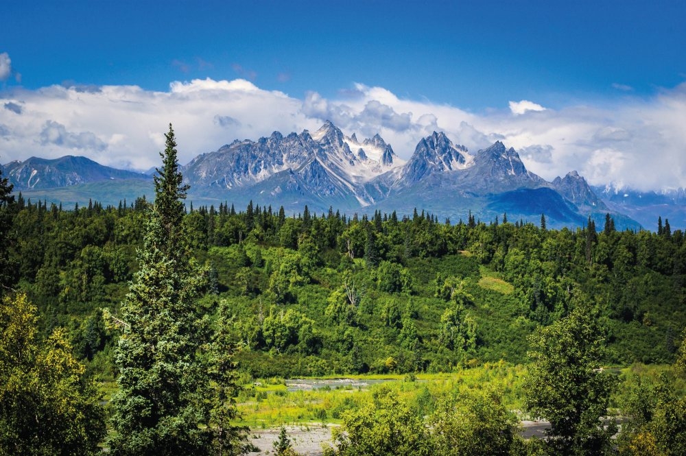 hiking the spectacualr wild landscapes of alaska usa