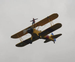 in flight wingwalking