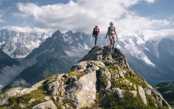 Walking around Chamonix Mont Blanc Massif Auvergne Rhone Alpes France CREDIT www.TristanShu.co Auvergne Rhone Alpes Tourisme