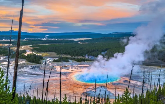 american rockies grand prismatic geyser adobestock web