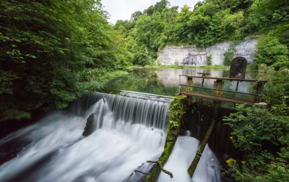 cressbrook weir monsal trail peak district uk credit istock