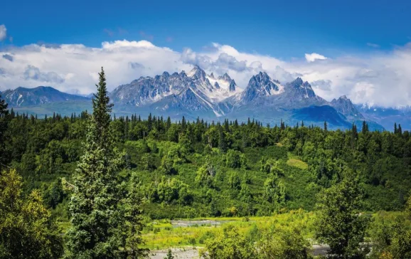 hiking the spectacualr wild landscapes of alaska usa