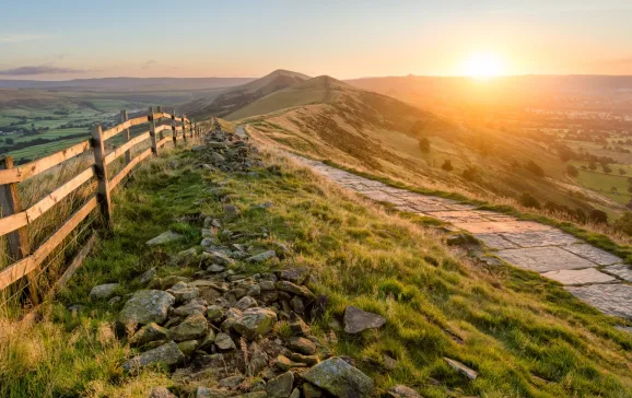 mam tor circular walk peak district uk credit istock