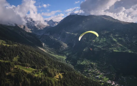 paragliding at fiesch in valais switzerland credit daniel wildey