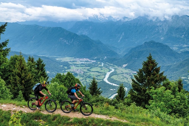 Riding high avove the beautiful valley below © Andy Lloyd.JPG