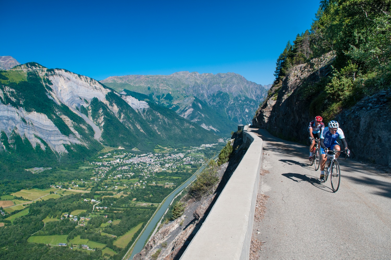 road-cycling-oisans-isere-france