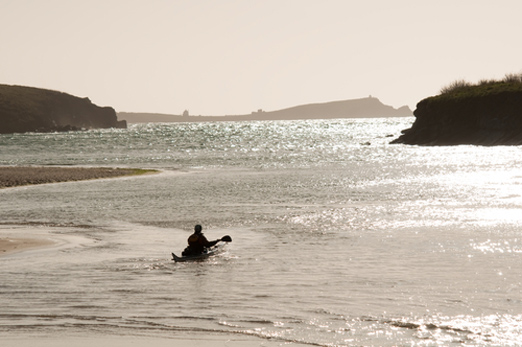 Sea kayak off cornwall coast CREDIT shutterstock.com/Photoseeker