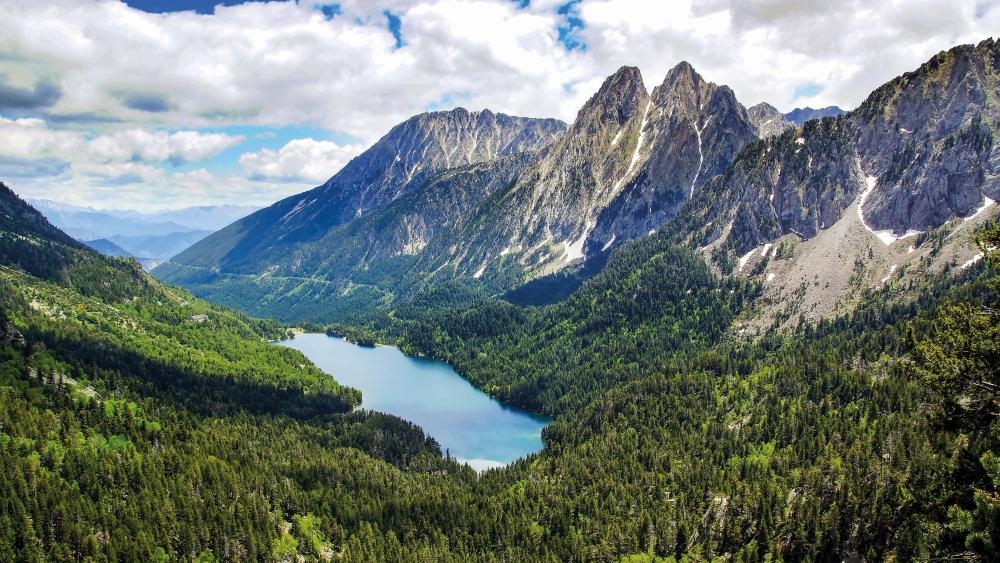 the serene setting of the cinquelacs trail