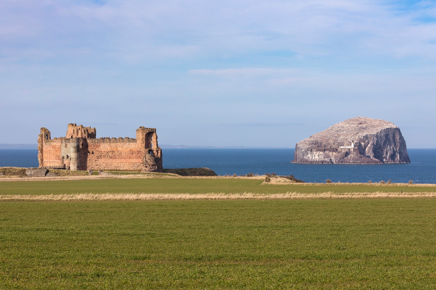 Ruins of old castle next to coastline, Tantallon Castle, East Lothian